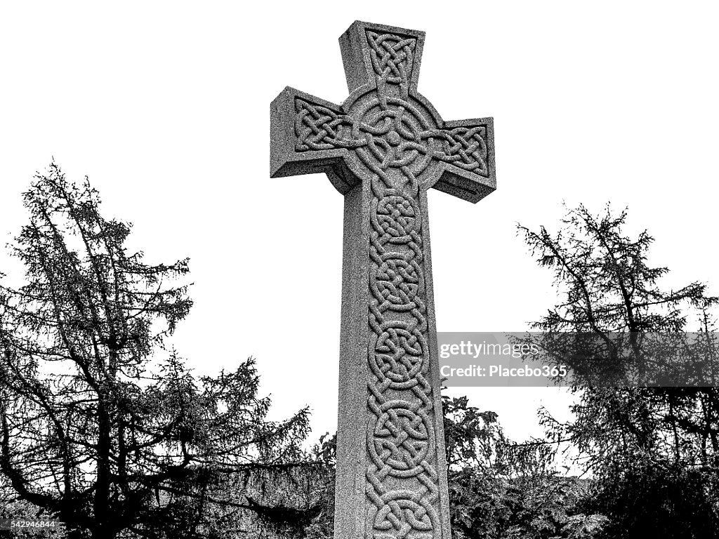 Memorial de Guerra Escocês Cruz Céltica de Braemar