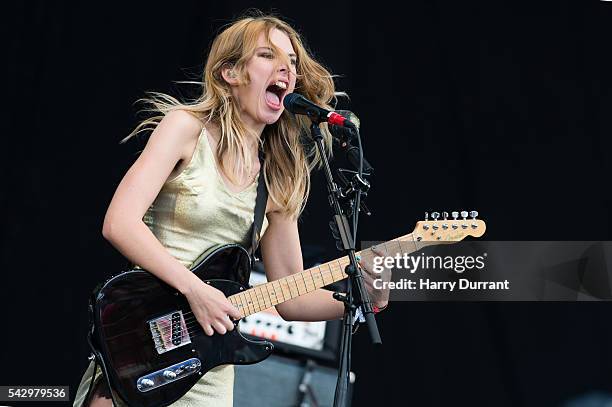 Elsie Rws Ellie Rowsell Photos and Premium High Res Pictures - Getty Images