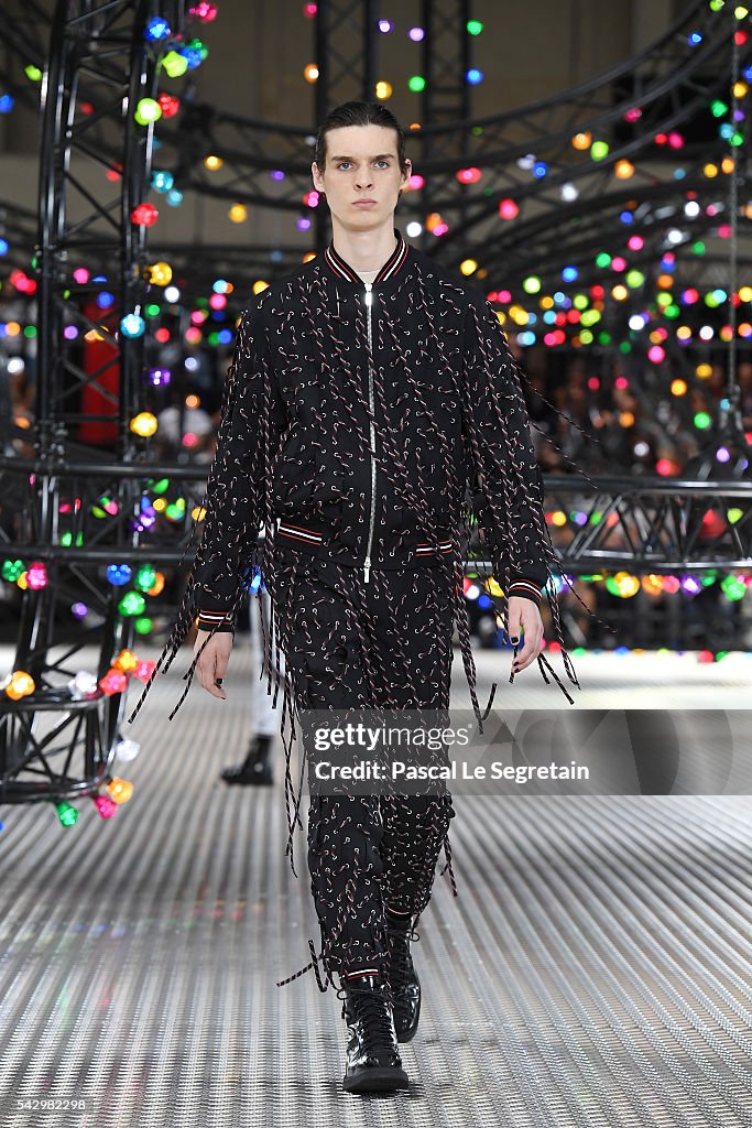 Dior Homme : Runway - Paris Fashion Week - Menswear Spring/Summer 2017