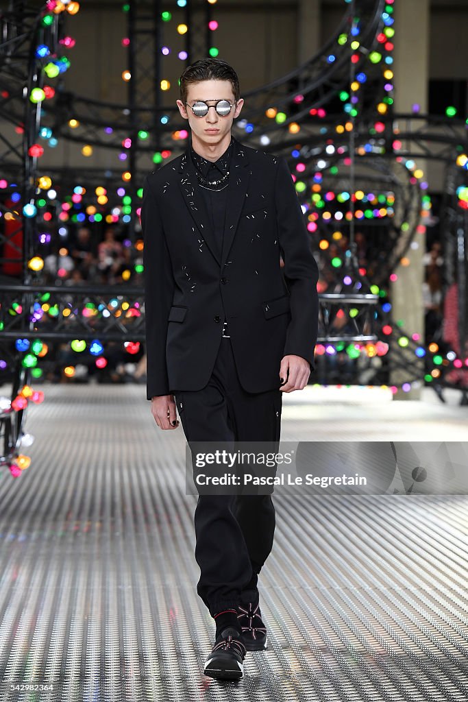 Dior Homme : Runway - Paris Fashion Week - Menswear Spring/Summer 2017