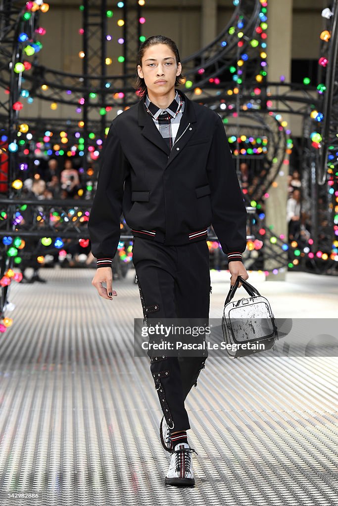 Dior Homme : Runway - Paris Fashion Week - Menswear Spring/Summer 2017