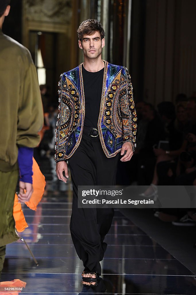 Balmain : Runway - Paris Fashion Week - Menswear Spring/Summer 2017