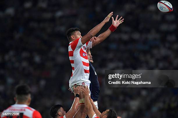 Hendrik Tui of Japan catches the ball from the lineout during the international friendly match between Japan v Scotland at Ajinomoto Stadium on June...