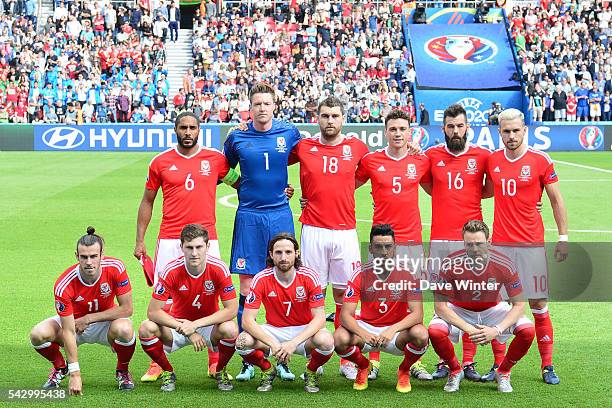 Wales team line up before the European Championship match Round of 16 between Wales and Northern Ireland at Parc des Princes on June 25, 2016 in...