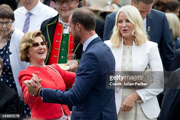 Queen Sonja of Norway has an impromptu dance with her son Crown Prince Haakon of Norway, watched by Crown Princess Mette-Marit of Norway at a Garden...