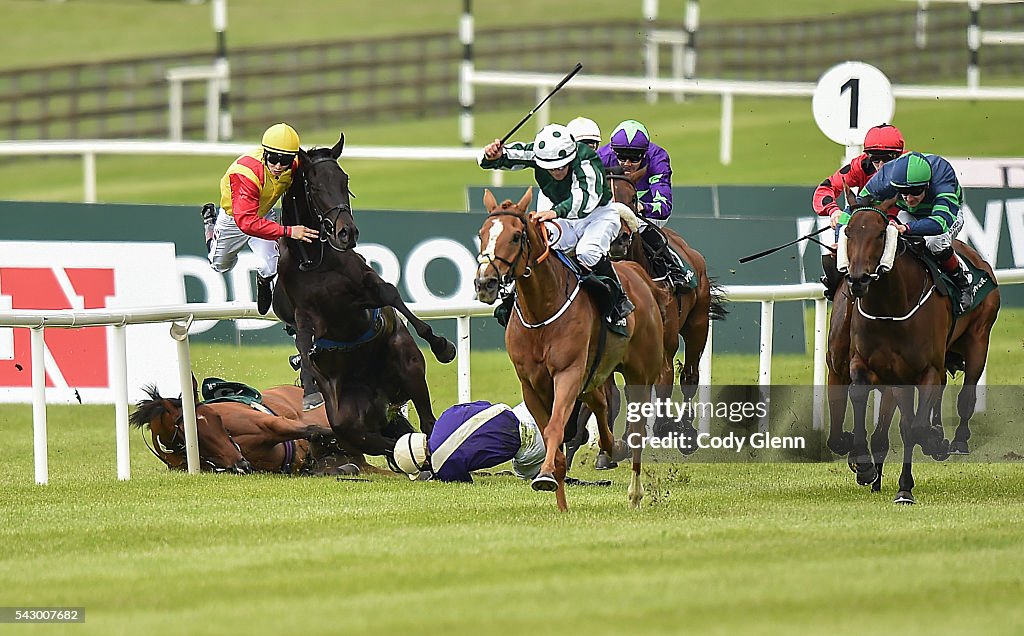 Horse Racing from the Curragh