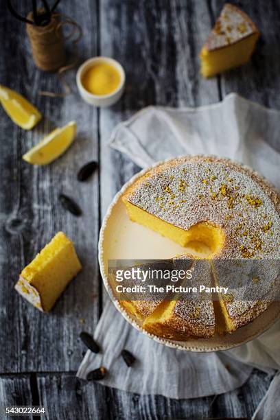 fluffy and gluten free sponge cake, flavored with lemon and tonka bean - harina de maíz fotografías e imágenes de stock