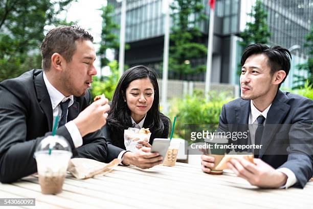日本の実業家てランチ休憩 - ビジネス　食事 ストックフォトと画像