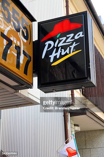 Pizza Hut Commercial Photos and Premium High Res Pictures - Getty Images