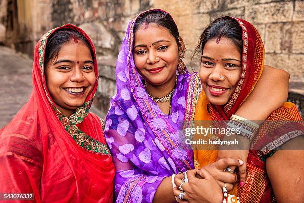 retrato de joven mujer india jodhpur, india - sari fotografías e imágenes de stock