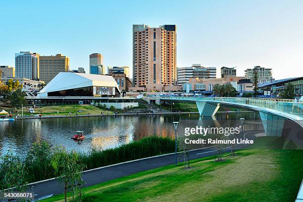 torrens lake and the adelaide festival centre, ade - adelaide festival centre bildbanksfoton och bilder