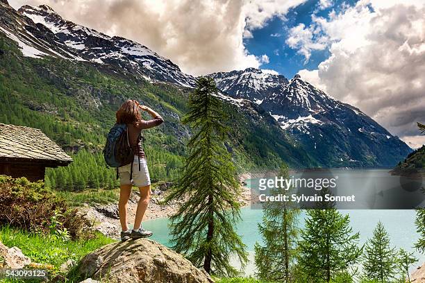 valle d'aosta, valpelline, place moulin lake - valle daosta stock pictures, royalty-free photos & images