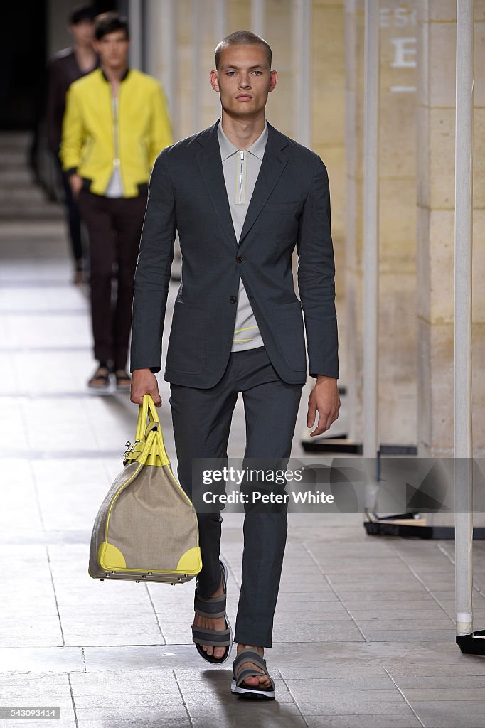 Hermes : Runway - Paris Fashion Week - Menswear Spring/Summer 2017