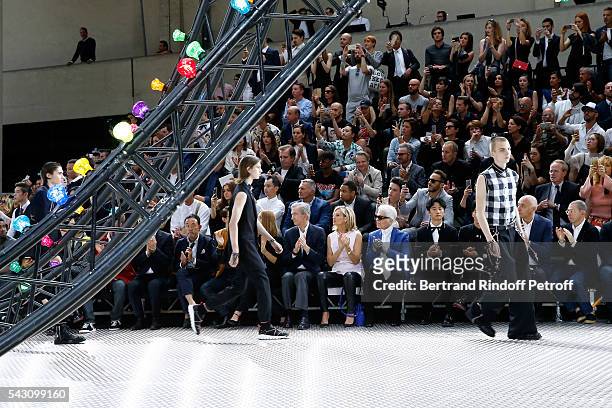 Owner of LVMH Luxury Group Bernard Arnault, his wife Helene Arnault, Karl Lagerfeld and Xuan Huang attend the Dior Homme Menswear Spring/Summer 2017...