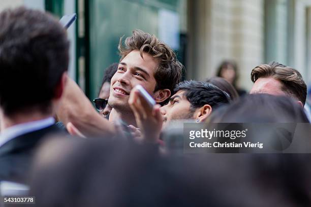 Brazilian model Francisco Lachowski "Chico" taking selfies and photos with fans outside Balmain during the Paris Fashion Week Menswear Spring/Summer...