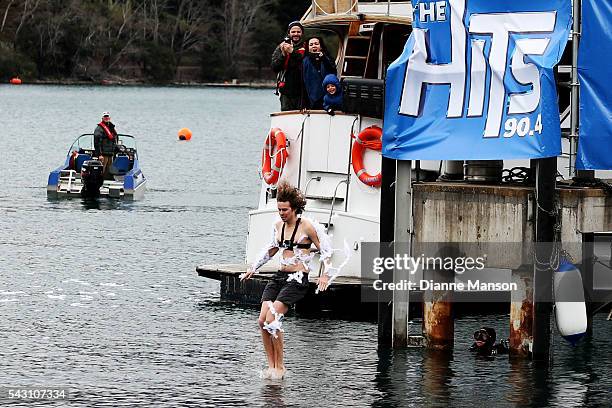 Tarred Tarred And Feathered Photos and Premium High Res Pictures - Getty Images