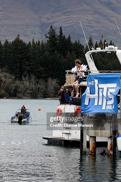 Tarred Tarred And Feathered Photos and Premium High Res Pictures - Getty Images