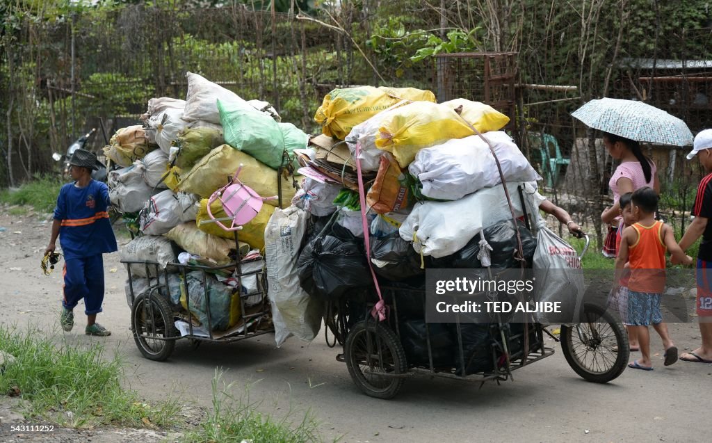 PHILIPPINES-POLITICS-ECONOMY-POVERTY-DUTERTE