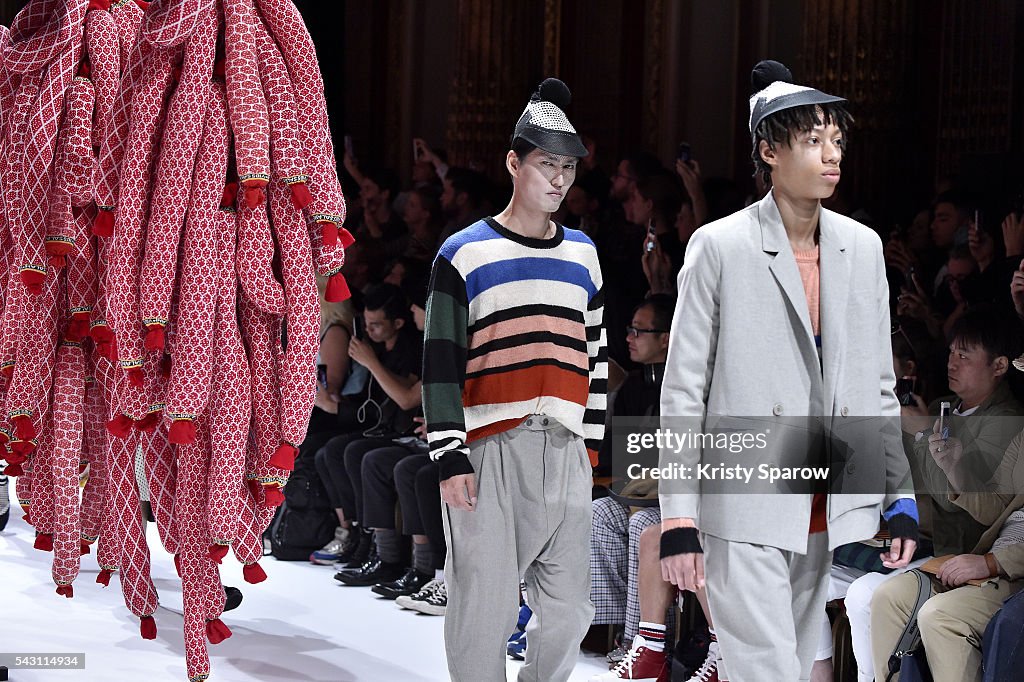 Henrik Vibskov : Runway - Paris Fashion Week - Menswear Spring/Summer 2017