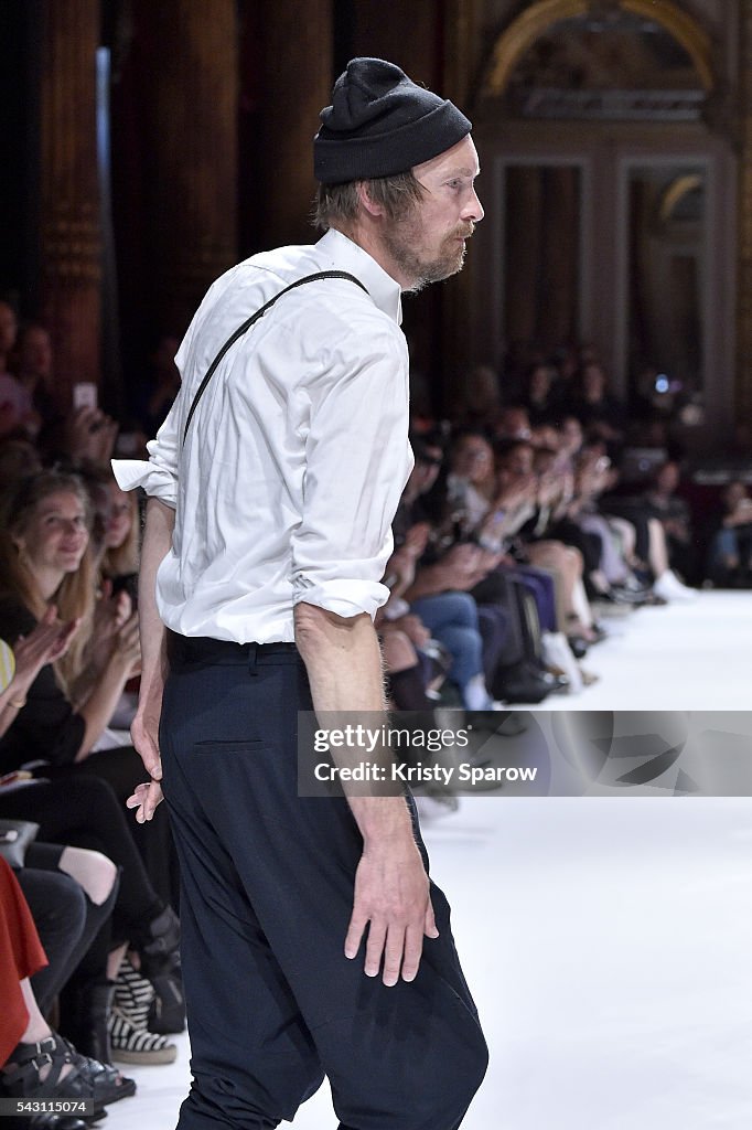 Henrik Vibskov : Runway - Paris Fashion Week - Menswear Spring/Summer 2017