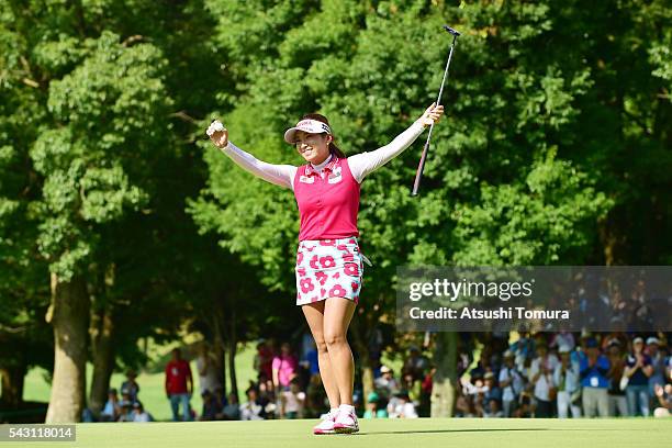 Bo-Mee Lee of South Korea celebrates after winning the Earth Mondamin Cup at the Camellia Hills Country Club on June 25, 2016 in Sodegaura, Japan.