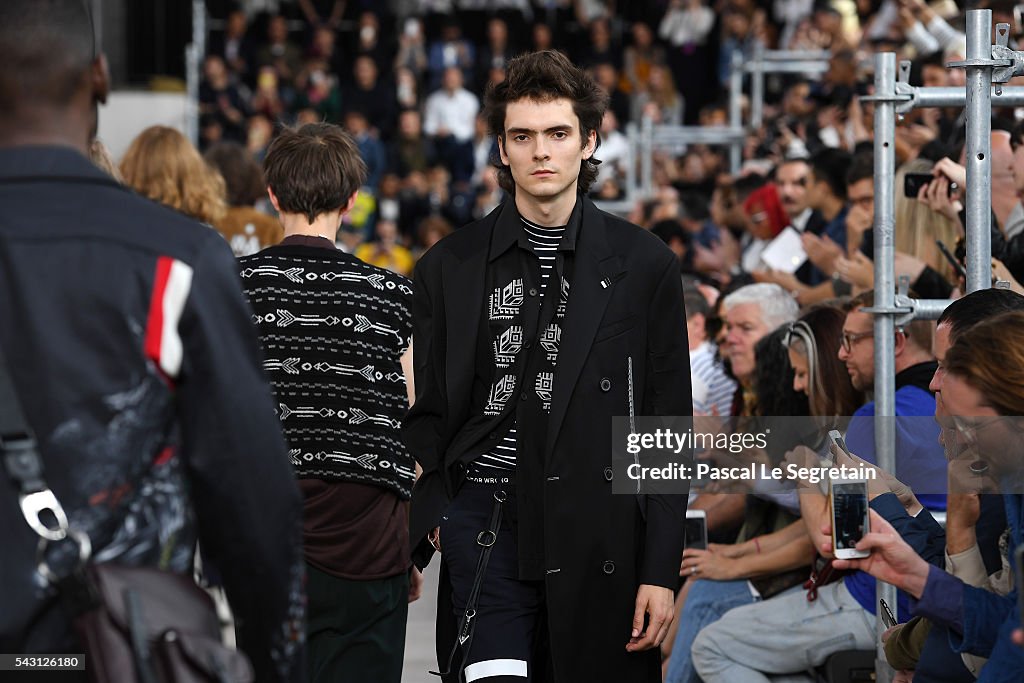 Lanvin : Runway - Paris Fashion Week - Menswear Spring/Summer 2017