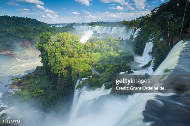 igauzu falls in argentina. - iguacu falls stockfoto's en -beelden