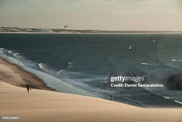 seascape of beachgoers and kiteboarders - jericoacoara stockfoto's en -beelden