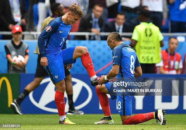 France's forward Dimitri Payet kisses the shoe of France's forward Antoine Griezmann after he scored during the Euro 2016 round of 16 football match...