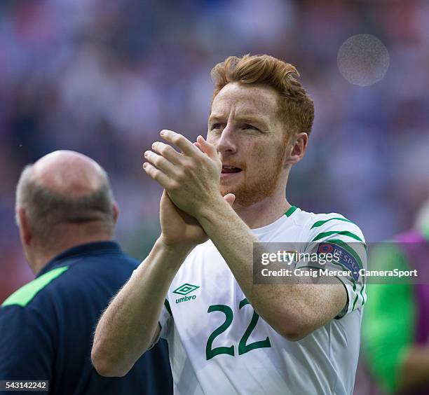 Republic of Ireland's Stephen Quinn applauds the fans at full time during the UEFA Euro 2016 Round of 16 match between France v Republic of Ireland...