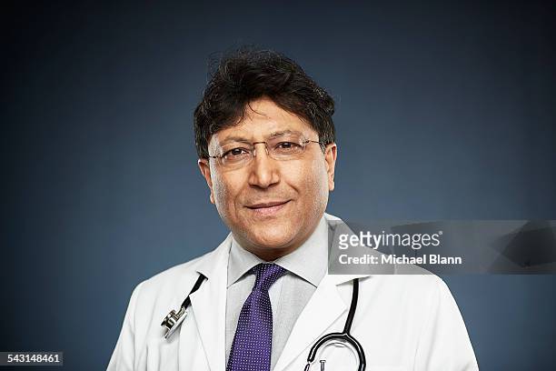 head and shoulders portrait - doctor portrait stock pictures, royalty-free photos & images