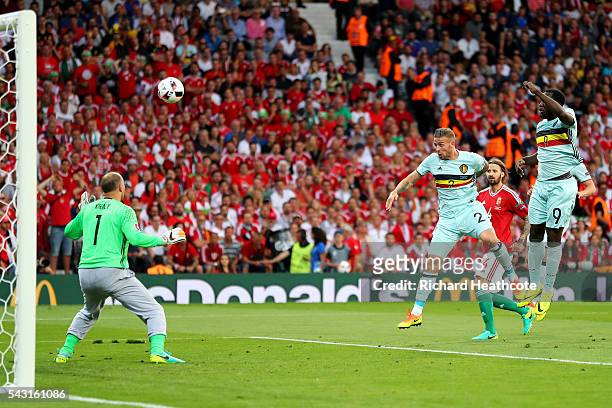 Toby Alderweireld of Belgium heads the ball to score the opening goal past Gabor Kiraly of Hungary during the UEFA EURO 2016 round of 16 match...
