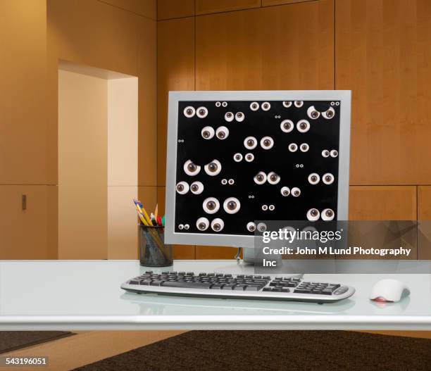 Peering Lady Computer Eyes Computer Screen Photos and Premium High Res Pictures - Getty Images