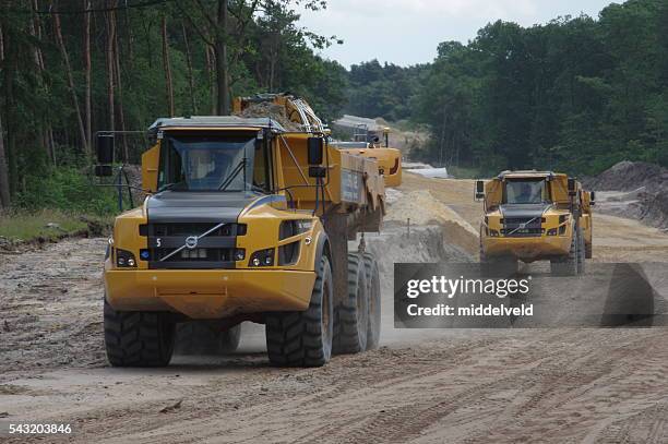 Contractor Loading 365 Contractor Loading Truck Stock Photos, High-Res Pictures, and ...