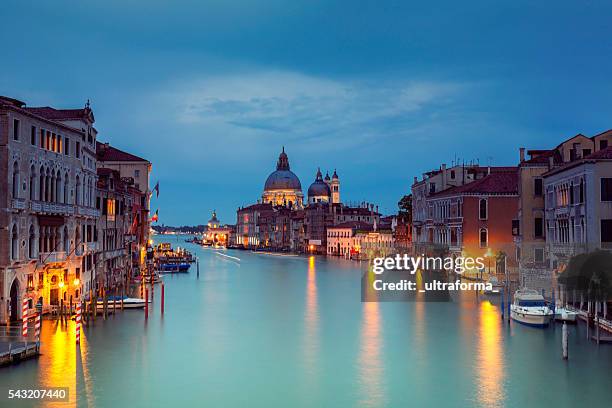 grand canal and santa maria della salute at dusk - canal grande stockfoto's en -beelden