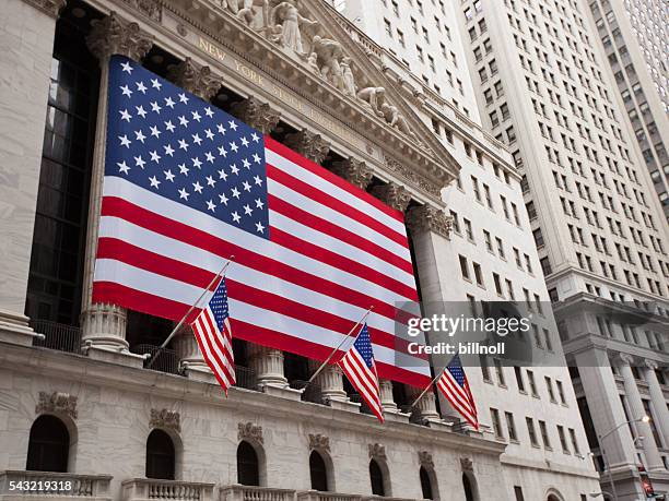 new york stock exchange building exterior - nyse banner stock pictures, royalty-free photos & images
