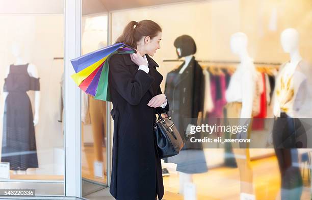 shopping woman in paris - champs elysees quarter stock pictures, royalty-free photos & images