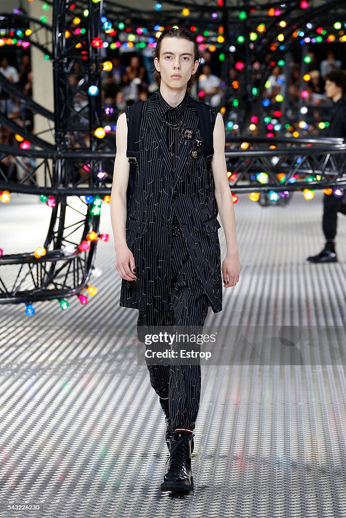 Dior Homme : Runway - Paris Fashion Week - Menswear Spring/Summer 2017
