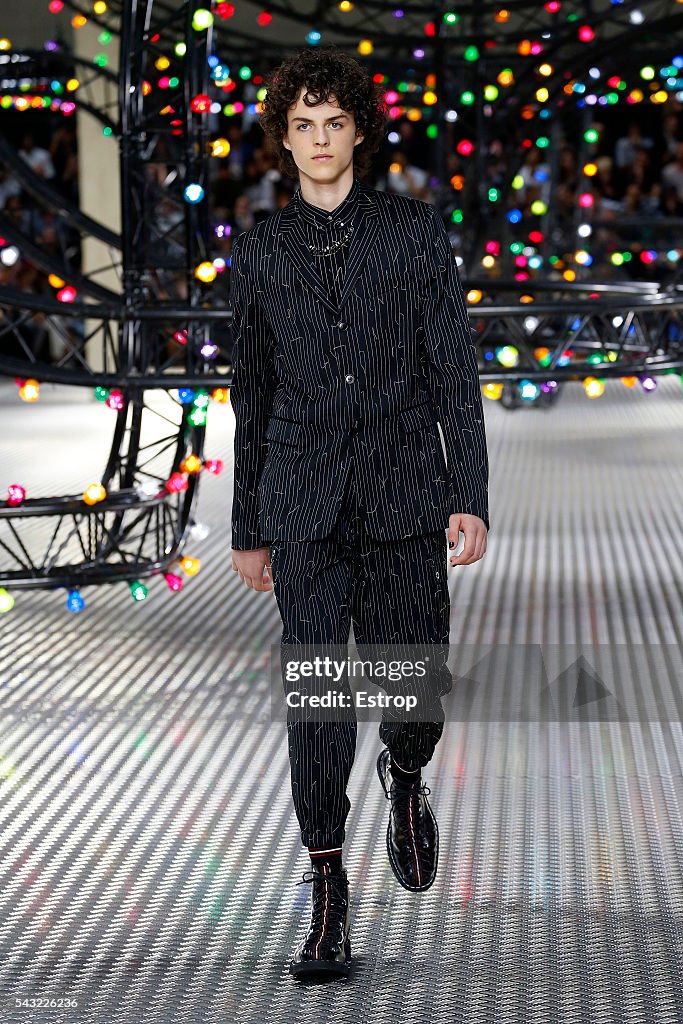 Dior Homme : Runway - Paris Fashion Week - Menswear Spring/Summer 2017