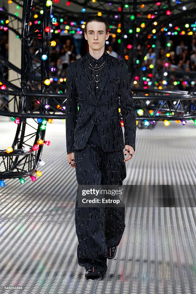 Dior Homme : Runway - Paris Fashion Week - Menswear Spring/Summer 2017