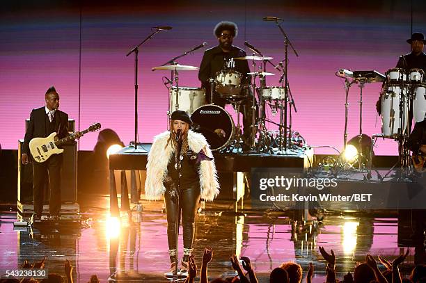 The Roots Members Names 1,011 Captain Kirk Douglas The Roots Stock Photos, High-Res Pictures ...