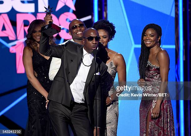 Actor Omar Epps, actor J. B. Smoove, actress Kimberly Elise and actress Gabrielle Union accept the Best Male Hip Hop Artist award on behalf of winner...