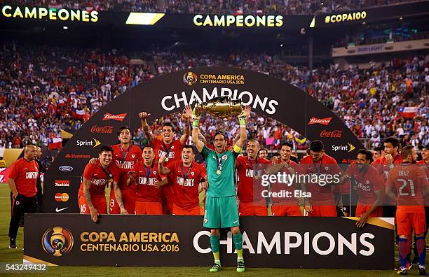 Chile celebrates the win over Argentina during the Copa America Centenario Championship match at MetLife Stadium on June 26, 2016 in East Rutherford,...