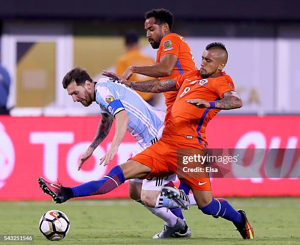 Lionel Messi of Argentina is surrounded by Jean Beausejour and Arturo Vidal of Chile during the Copa America Centenario Championship match at MetLife...