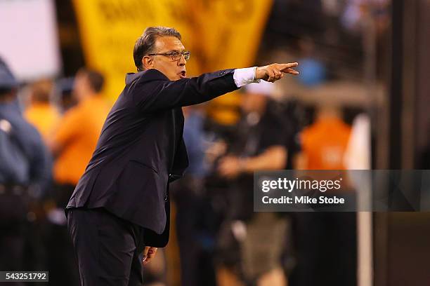 Gerardo Martino of Argentina clls out against Chile during the Copa America Centenario Championship match at MetLife Stadium on June 26, 2016 in East...