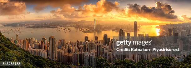 sunrise scene of victoria harbor, hong kong - hong kong sunrise stock pictures, royalty-free photos & images
