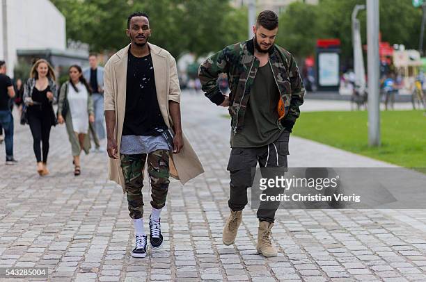 Guest outside Off White during the Paris Fashion Week Menswear Spring/Summer 2017 on June 26, 2016 in Paris, France.