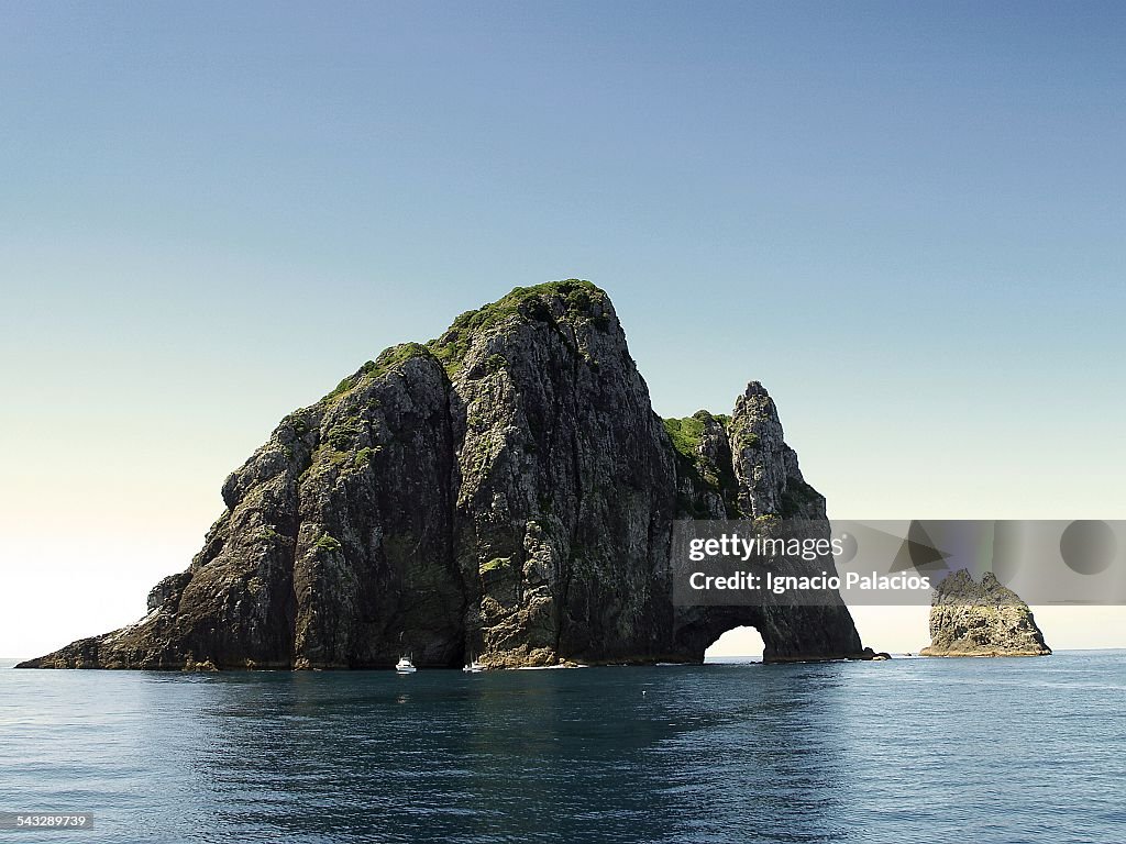 Paihia Bay of Islands, hole in the Rock