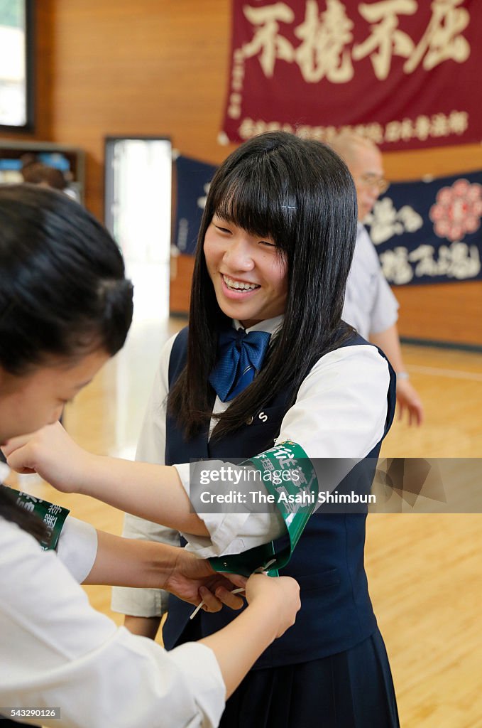 Ealy Polling Station Opens At Nara High School