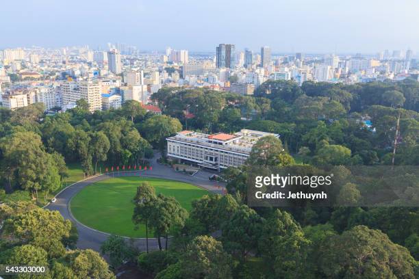aerial view of independence palace in ho chi minh city, vietnam. independence palace is known as reunification palace and was built in 1962-1966 - reunification stock-fotos und bilder